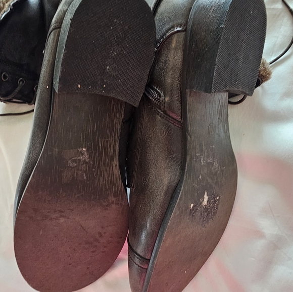 Hillary & Hansen Booties - Picture 5 of 6